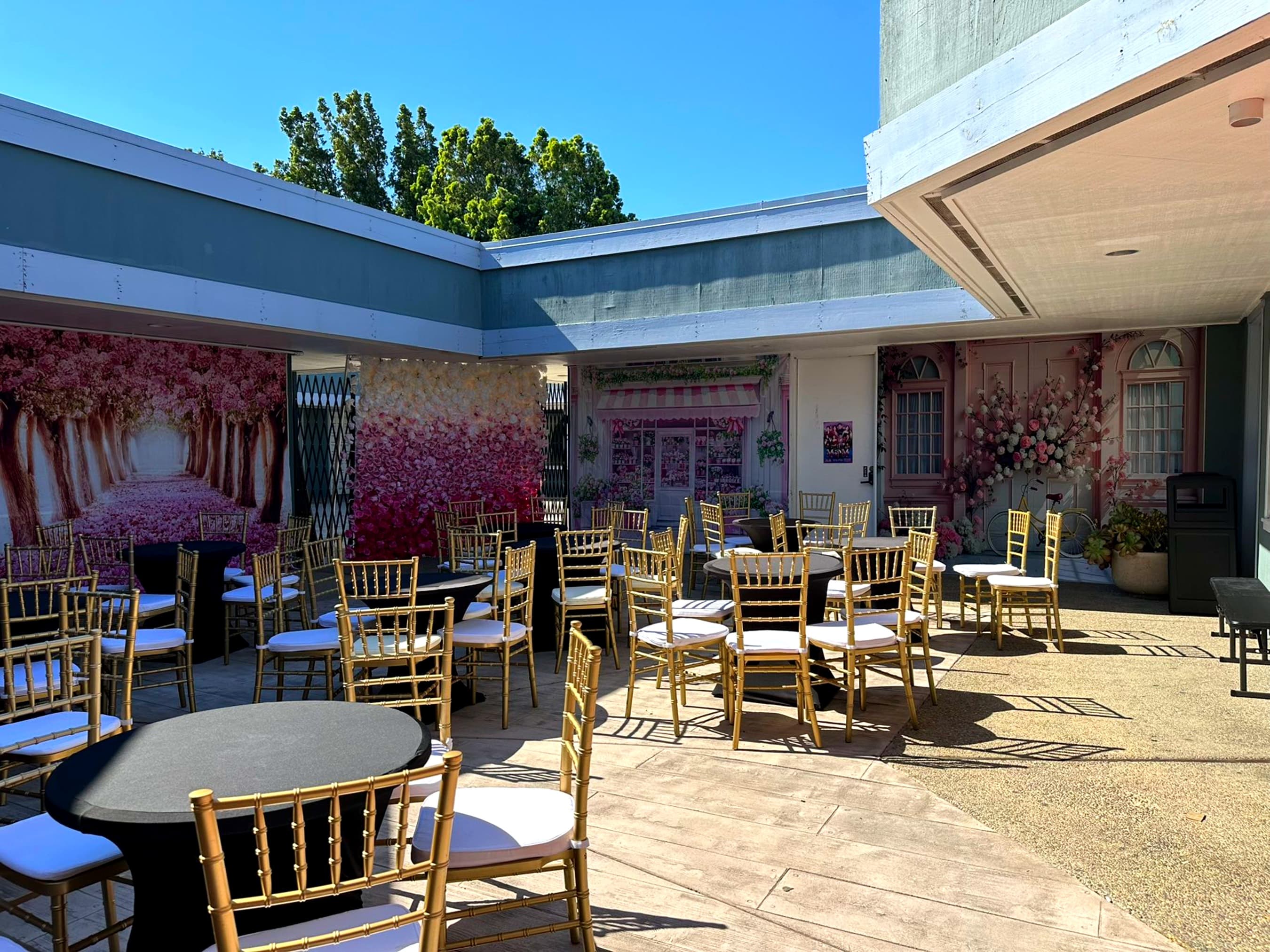 Courtyard seating